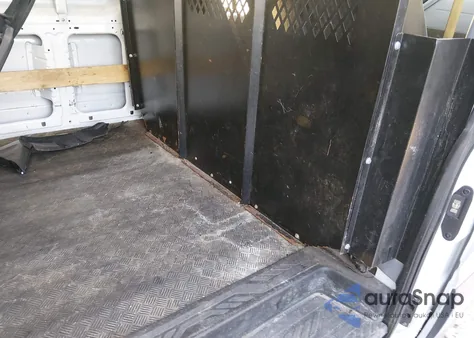 2018 Ford Transit-250 z USA, uszkodzony, nr VIN 1FTYR1YM2JKB32706